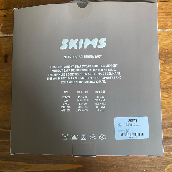 NWT SKIMS sculpting high wasted brief - Picture 5 of 7